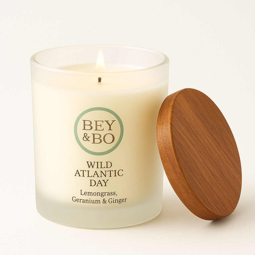 Candle with wooden lid labeled 'Bey & Bo' on a white background